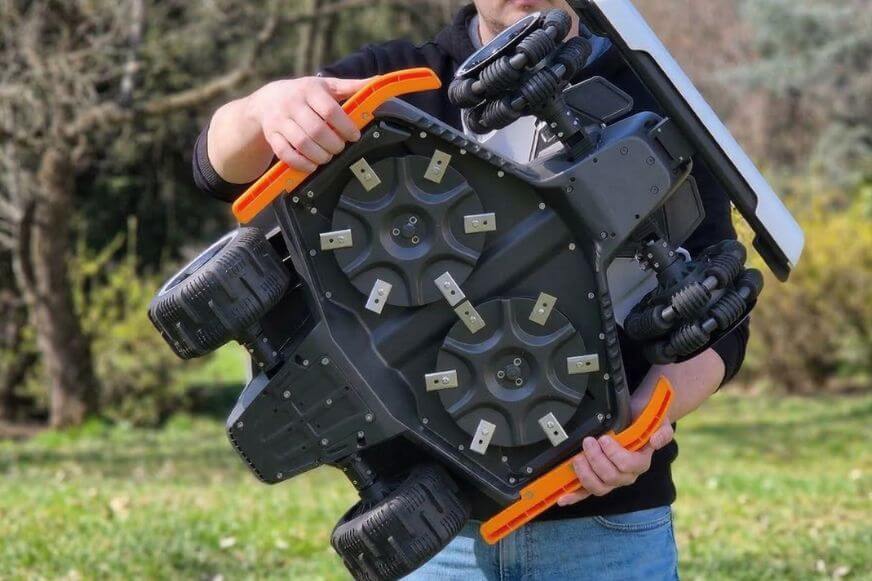 Mammotion LUBA 3 AWD Doppelschneidscheibe mit je sechs freischwingenden Klingen. 40 cm Mähbreite für bis zu 500 m² pro Stunde.